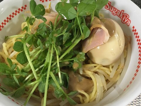 豆苗とベーコンの、冷やし中華